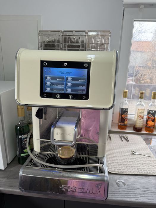 Продам кавомашину Faema суперавтомат