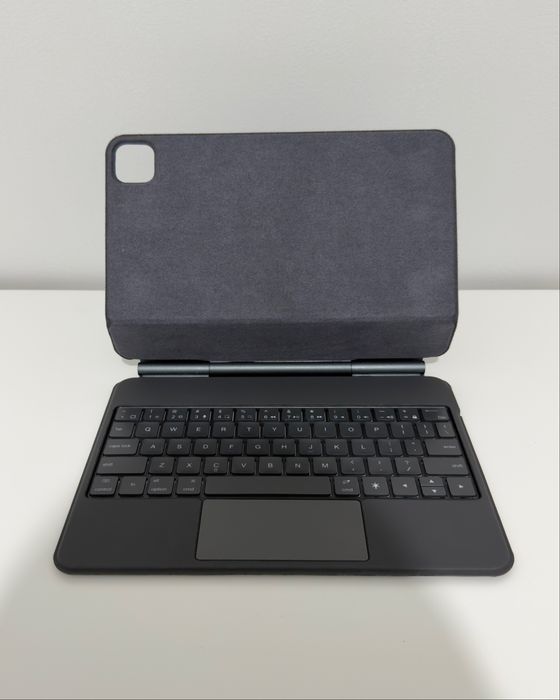 iPad Pro 11 polegadas (2.ª geração) + Apple Pencil 2.ª geração + Capa Magnética com Teclado + Rato