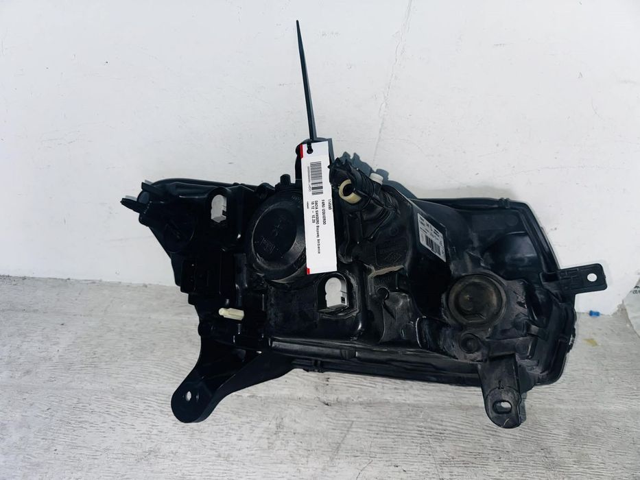 Farol Esquerdo Dacia Sandero - 12/17