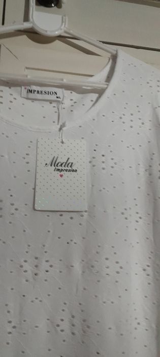 T.shirt branca bordado ingles