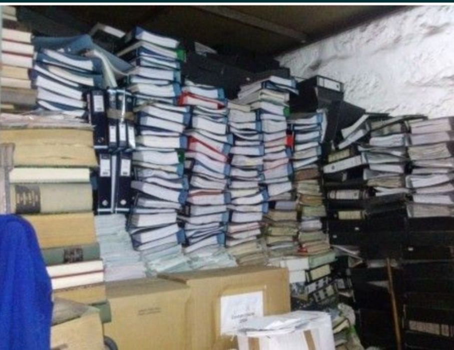 Recolha de entulho móveis madeiras máquinas frigoríficos