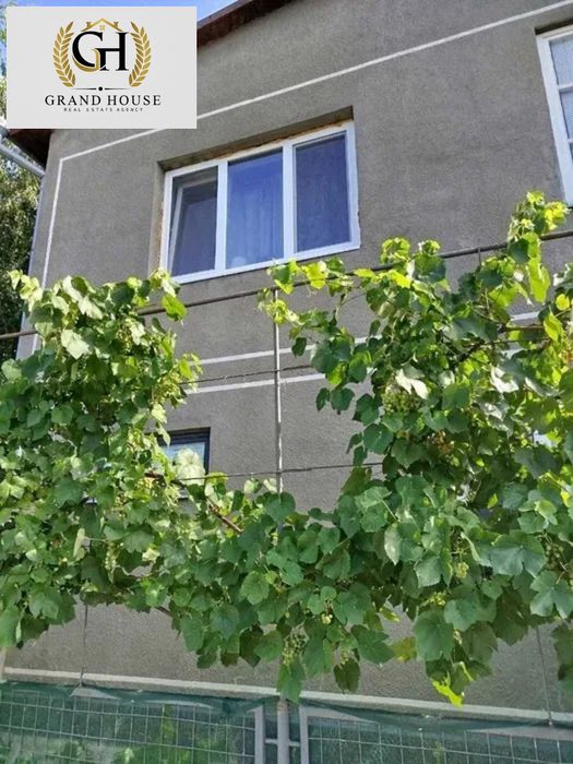 Продам двоповерховий будинок район дитячої обласної лікарні.