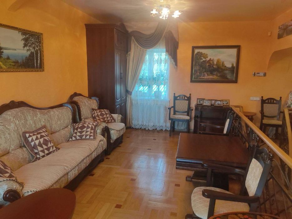 Купите добротный дом в Ямбурге/Днепровое с красивым видом на Днепр