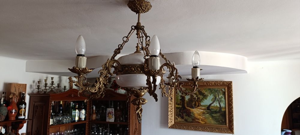 Piekny żyrandol mosiężny