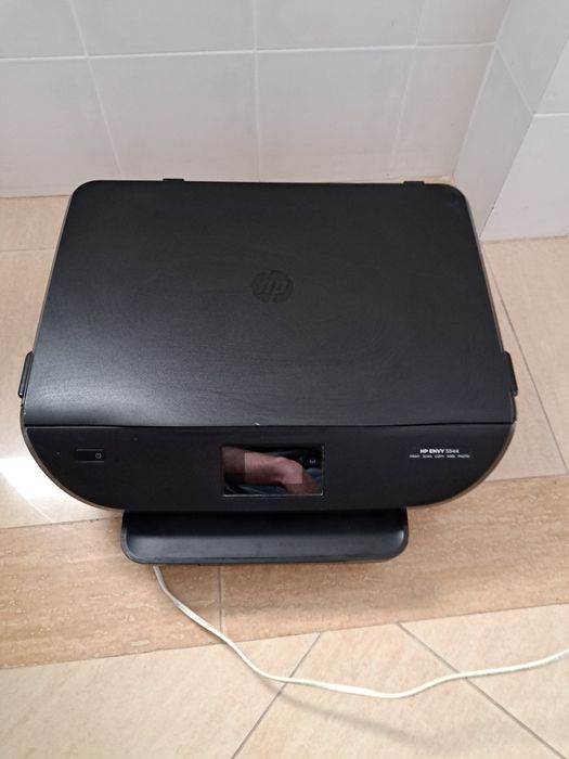 Impressora Multifunções HP ENVY 5544 (Wi-Fi / Scanner) – precisa de tinteiros