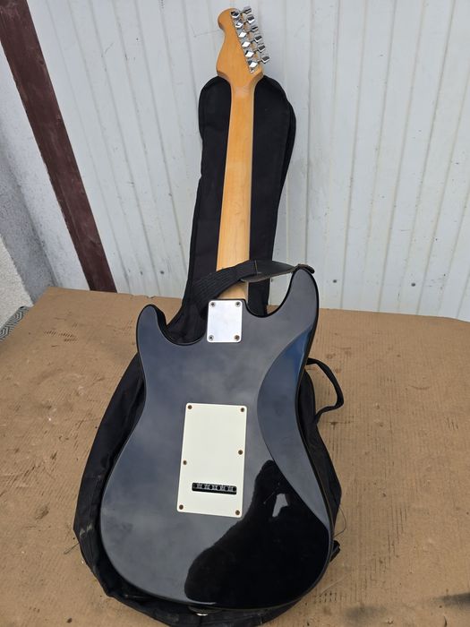 Gitara elektryczna Harley Benton ST-20 BK Stratocaster + pokrowiec