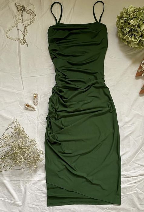 Сукня міді смарагдового кольору