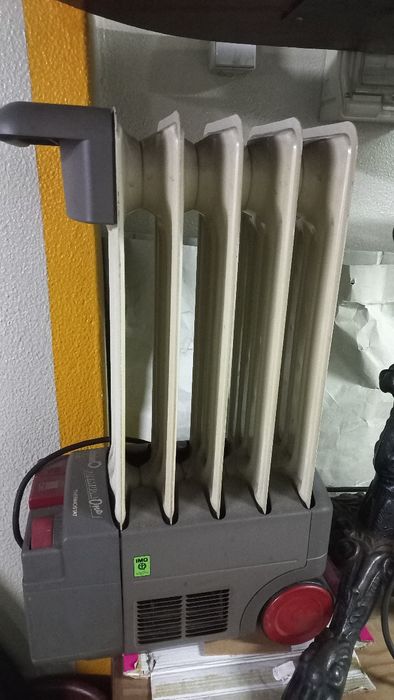 Aquecedor eléctrico  com rodas