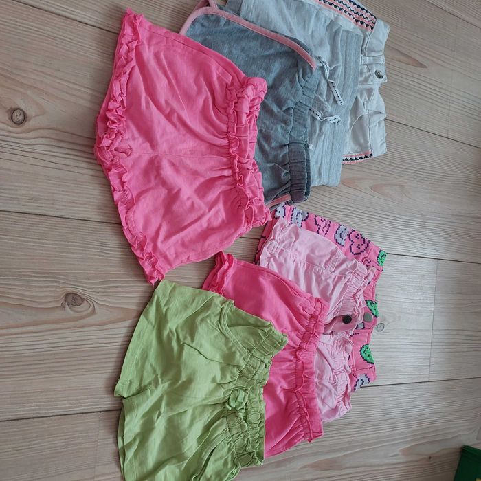 Paka ubranek letnich dla dziewczynki w rozmiarze 104