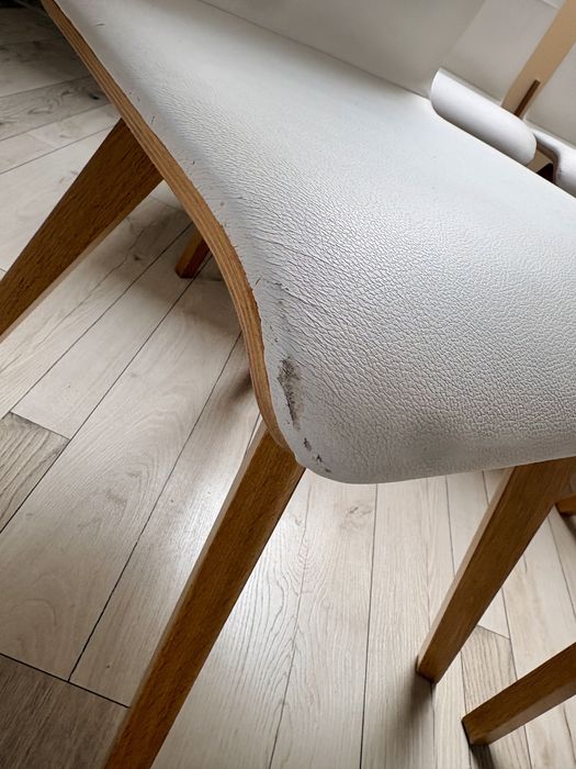 6 krzesel firmy Paged