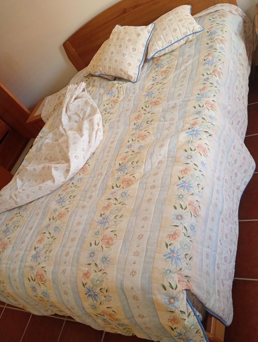 Colcha de cama com curtinas