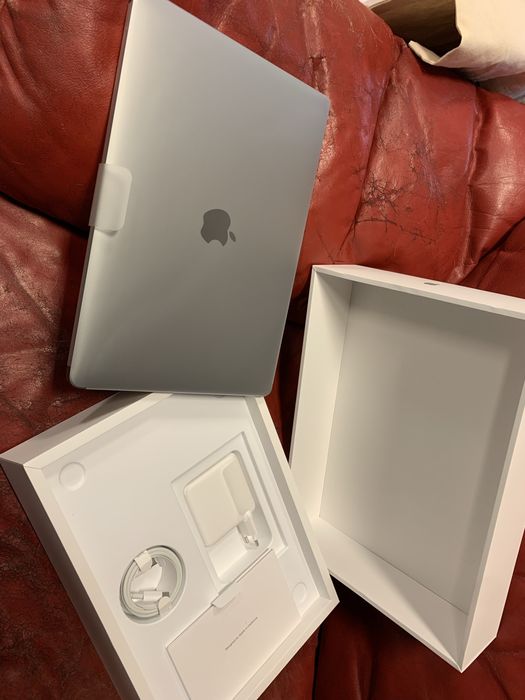 Nowy Apple MacBook Pro air z procesorem M1 256gb