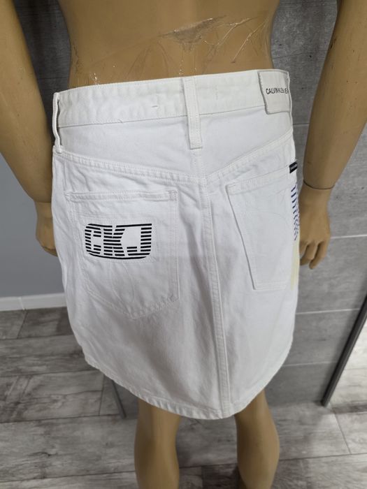Calvin Klein biała spódnica jeansowa z napisami rozmiar 29