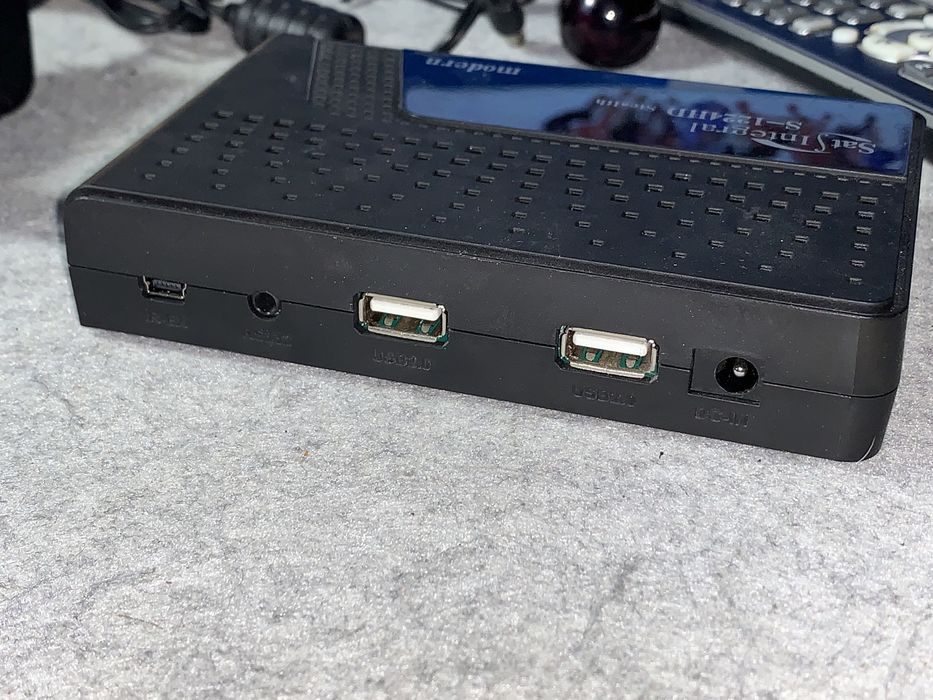 Супутниковий тюнер ресивер