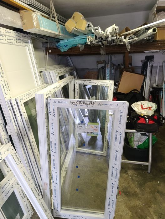 Janela em PVC branca oscilobatente