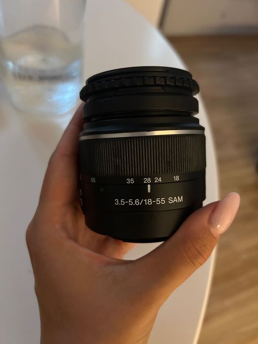 Sony 18-55mm f/3.5-5.6 OSS