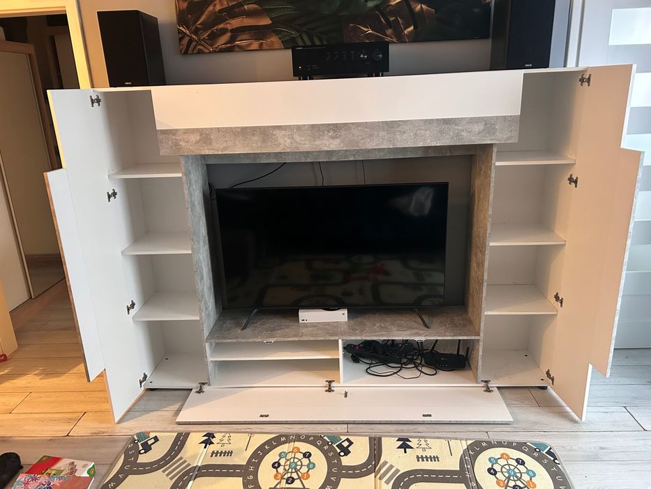 Meblościanka, window