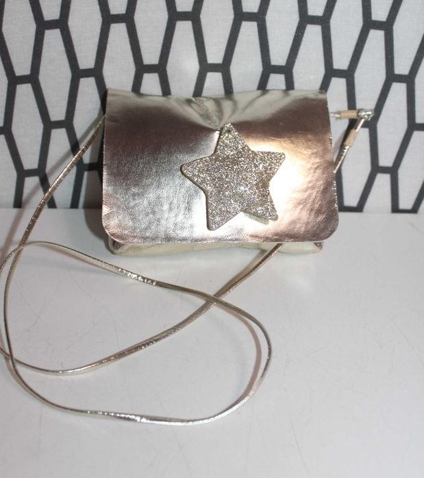 Симпатична легенька сумочка