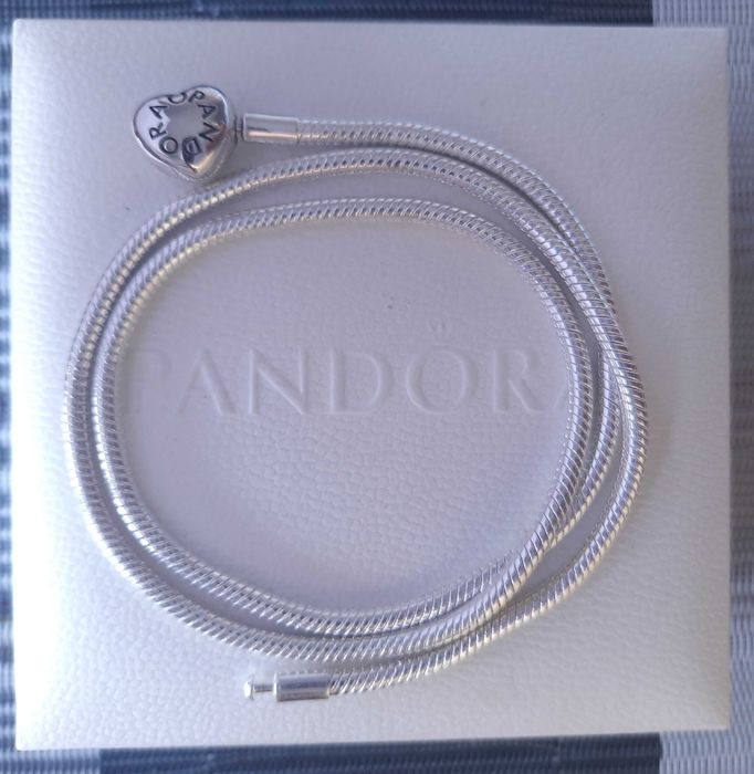 Pandora Pulseiras, Colares, porta-chaves, entre outros