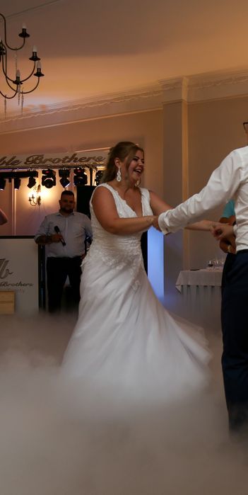 Biała suknia Ślubna