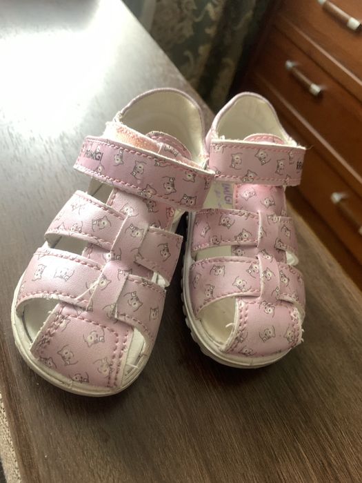 Босоніжки для дівчинки 24розмір