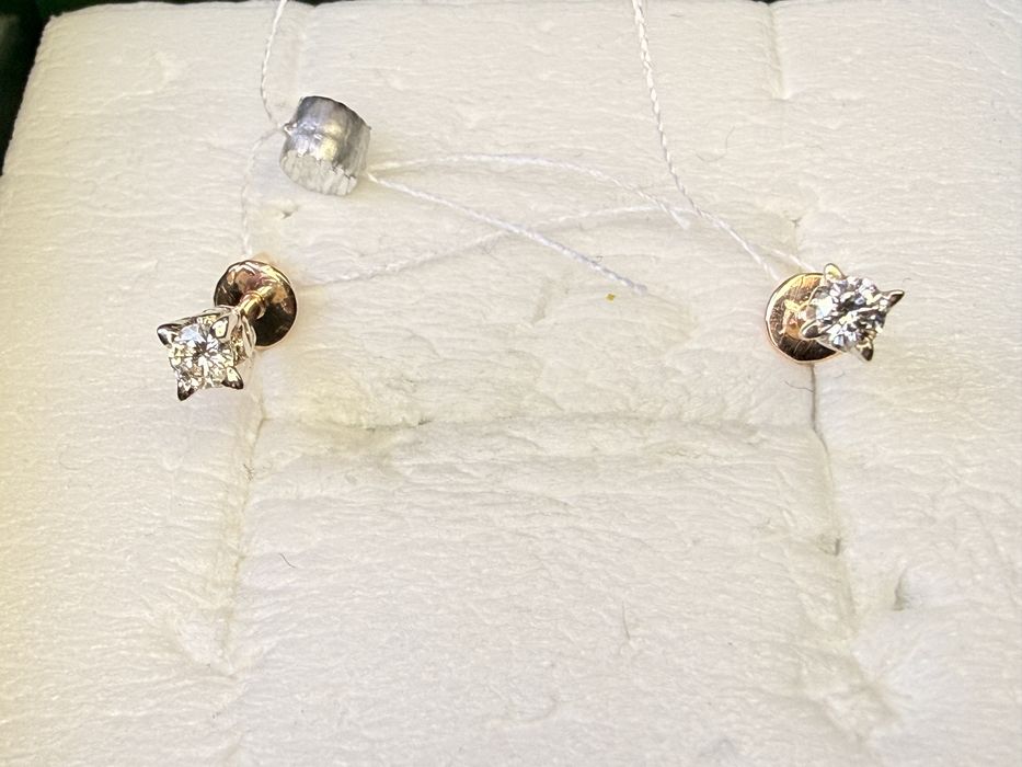 Золоті сережки пусети з діамантами 585 проби розпродаж