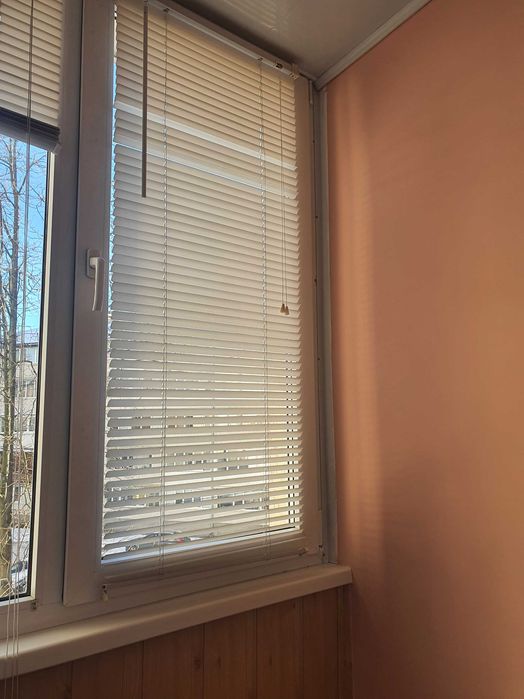 Пластикові жалюзі у гарному стані