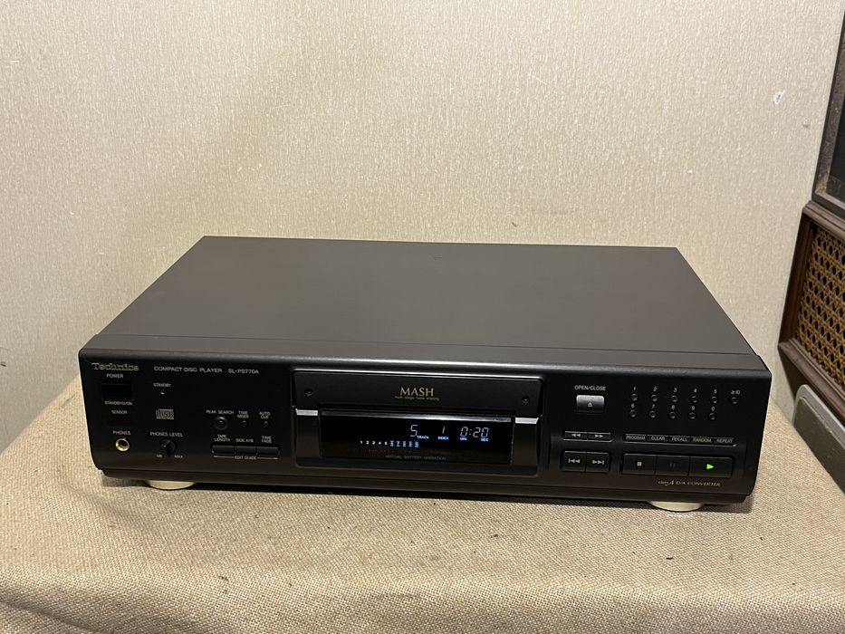СD-проигрыватель премиум класса TECHNICS SL-PS770A