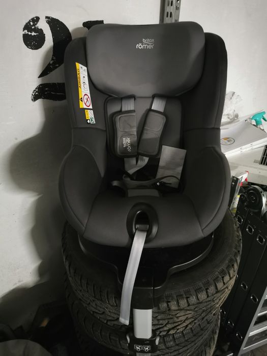 Fotelik samochodowy obrotowy britax romer dualfix M