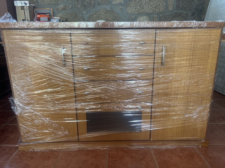 Cômoda moderna em carvalho