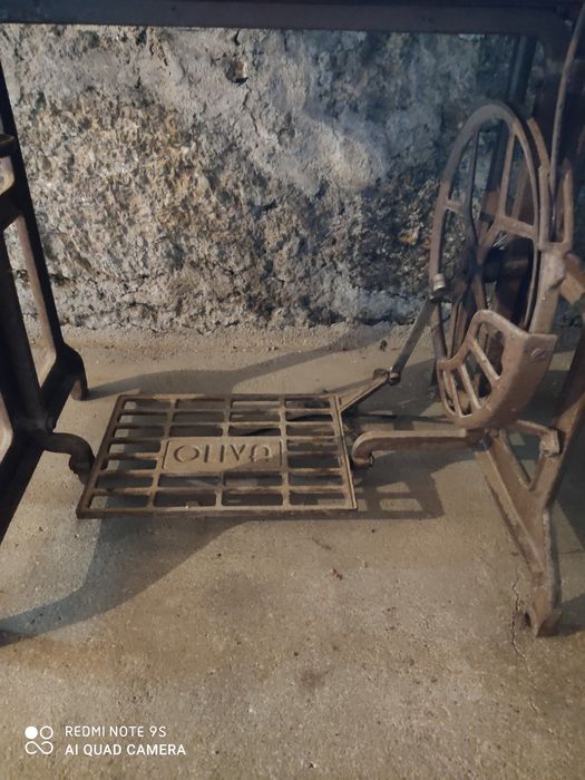Máquina de costura antiga Oliva