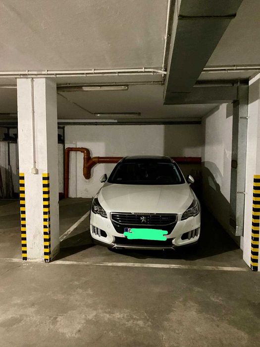 Miejsce parkingowe w ogrzewanej hali garażowej