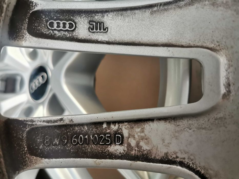 Alufelgi Felgi 17" Audi A4 B8 B9 8W9601025D