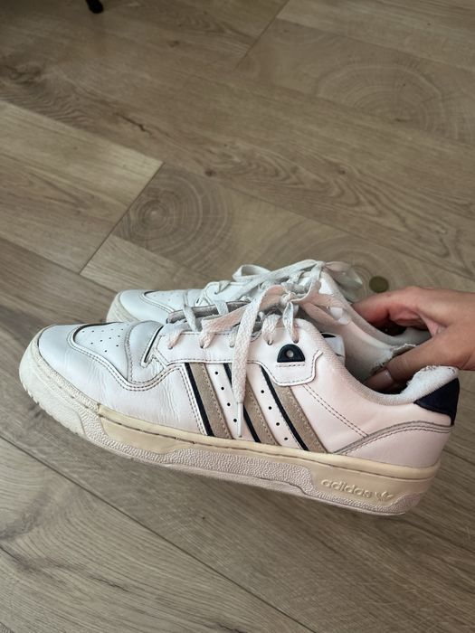 Adidas rivalry low white