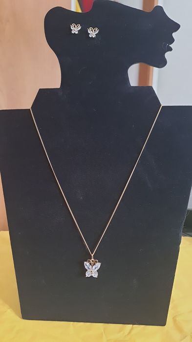 Conjunto de foleado a ouro 18 com zirconias.