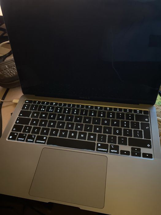 macbook air m1 2020 ecra necessita troca