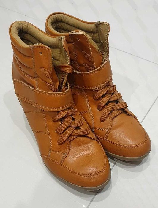 Buty jesienne, damskie sneakersy na koturnie JUMEX