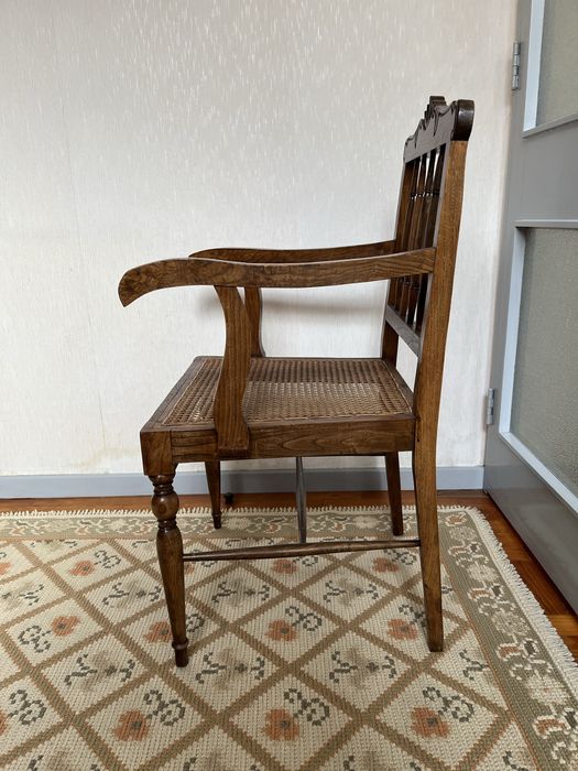 Cadeira de braços em palhinha