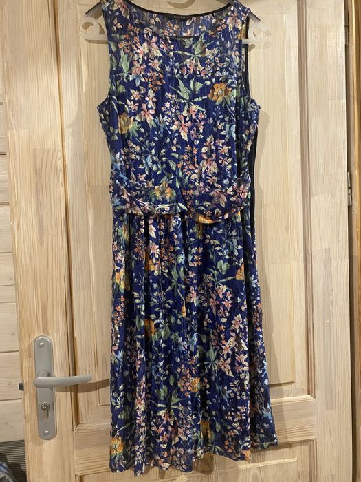 Vestido Floral com varias cores arrendado
