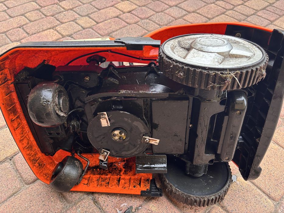 Robot koszący Yard Force SA600H + 300 m kabla GRATIS!