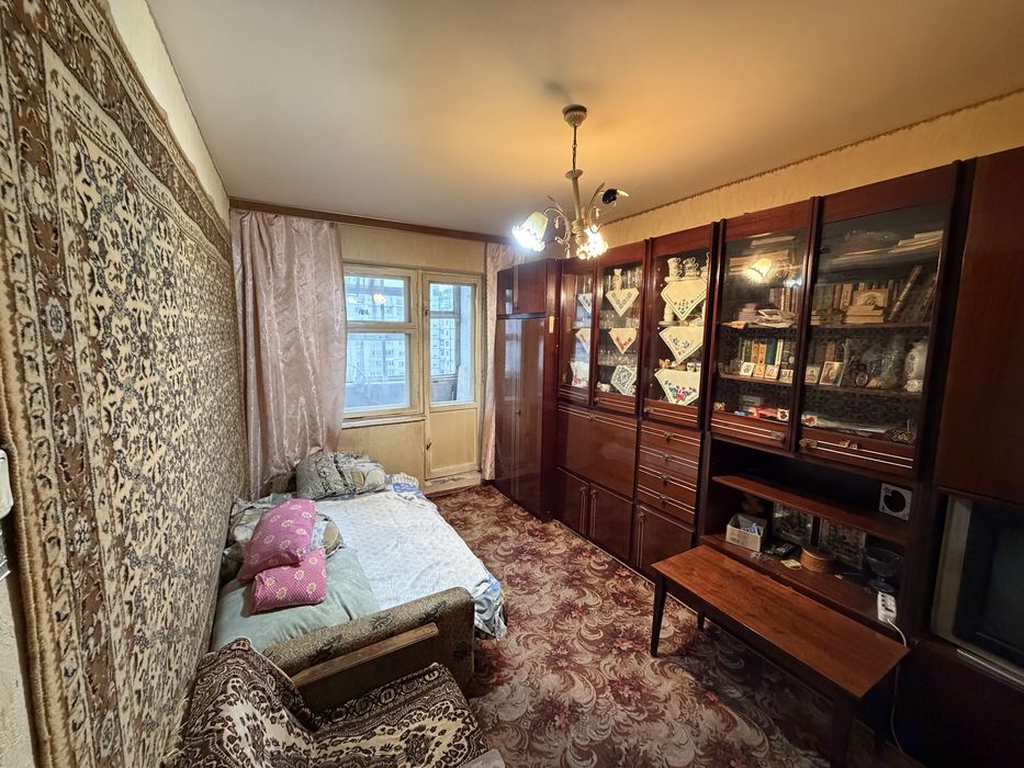 Продам 1-ю квартиру. Червоної Калини 81Б