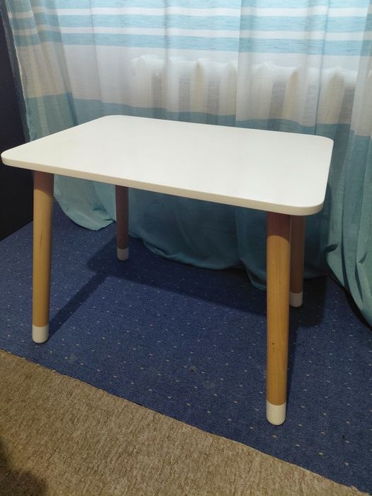 Журнальный / детский стол / столик.