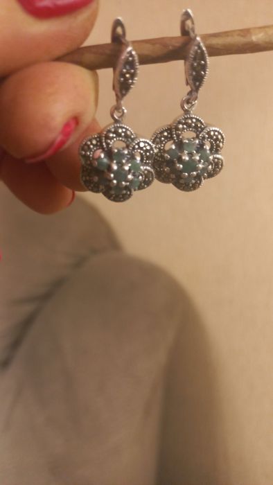 Сережки з ізумрудами.