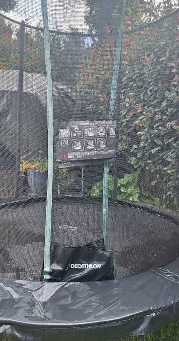 Trampolim Decatlhon quase novo, com 240 cm de diâmetro