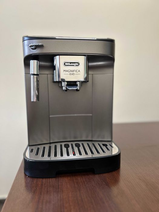 Ekspres DELONGHI Magnifica Evo