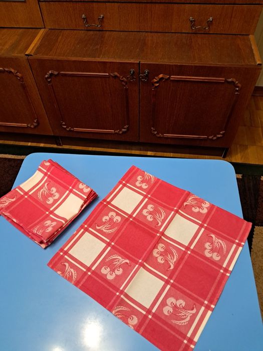 Набори текстильних серветок