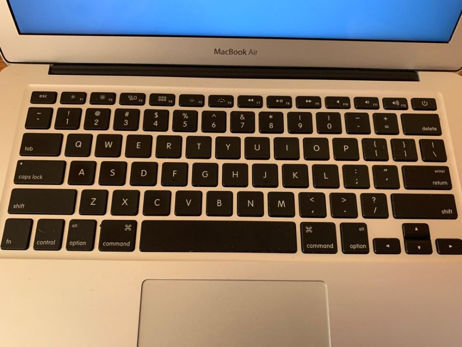 Macbook Air 13'' (MD231LL/A) w super obudowie JCPAL Mac Guard Ultra