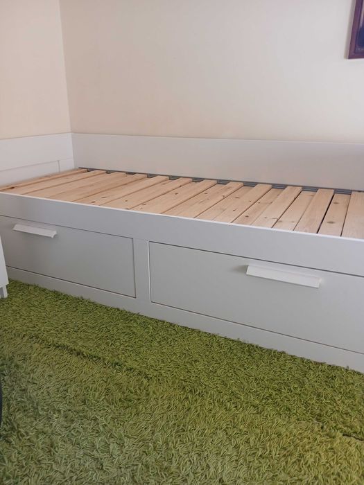 Cama individual ou de casal do Ikea