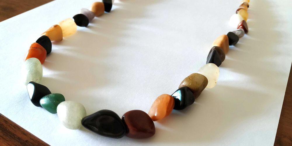 Винтажное колье из  цветного фигурного и сатинового стекла бижутерия