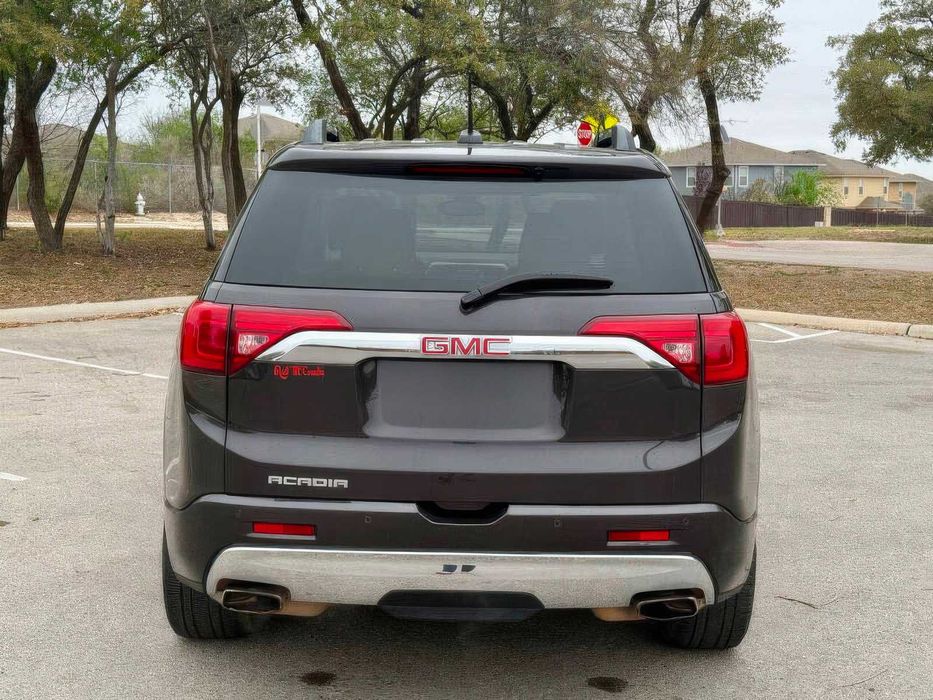 GMC Acadia Denali      2018
